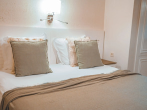 Отель Kimera Lounge