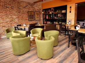 Отель Маданур