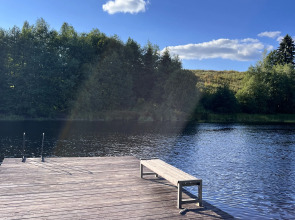 Частный дом у реки