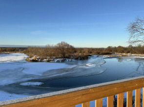 Частный дом Над Рекой с видом на Озеро