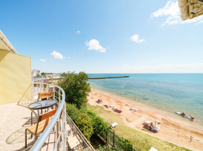 Отель Золотые Пески