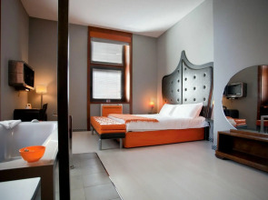 Orange Hotel
