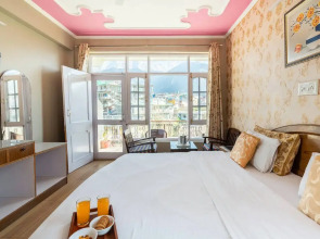 Отель Snow Crest Inn