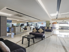 Отель Golden Tulip Mandison Suites