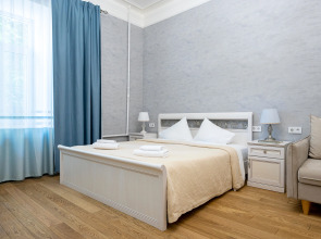 Трехкомантная квартира у летнего сада в Мозаичном дворе