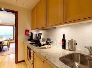 Canary Riverside Plaza Hotel