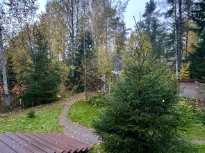 Частный дом у озера с террасой Сосновый дом