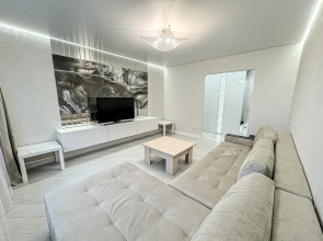 Апартаменты на Чкалова после ремонта, 2 комнаты: гостиная и спальня