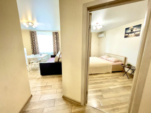 Уютные Апартаменты в доме у Космопорта (ул. Дыбенко 27а)