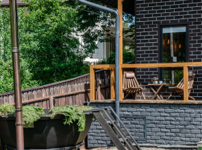 Частный дом с бaнeй на дpoвaх Harmony