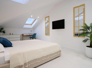 Апартаменты Дизайнерская мансарда в 150 метрах от моря