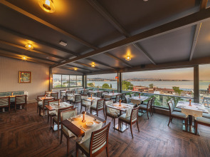 Отель The Triton