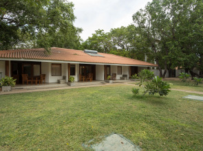 Отель Nilaveli Beach