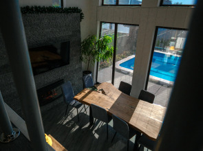 Гостевой дом Барни с горячим бассейном и видом на закат