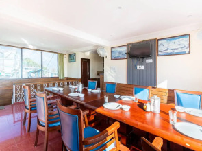 Отель Snow Crest Inn