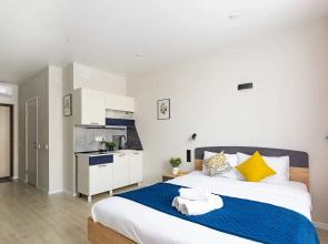 Квартира Яркая студия рядом с набережной и кондиционером