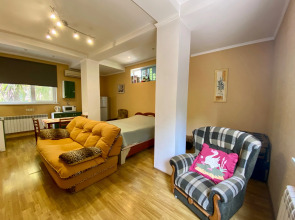 Апартаменты Статус на Кирова 10 в Ялте 2