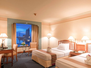 Отель Montien Riverside Hotel Bangkok