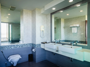 Отель KC Resort & Over Water Villas