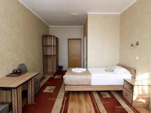 Отель Маданур