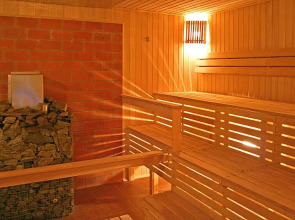 Отель NATIONAL Dombay