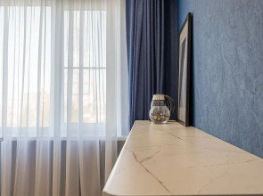 Апартаменты улучшенные, в центре города, с тремя спальнями