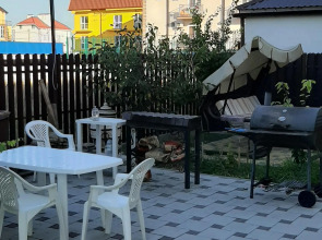 Guest House on Aivazovskogo 38