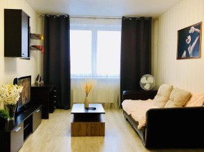 Апартаменты Шикарная двухкомнатная квартира с раздельными комнатами и балконом