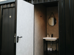 Поляна Глэмпинг, 1-я линия моря (12+)