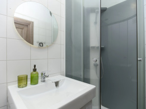 Апартаменты ApartHause с кофемашиной  рабочим местом и стильным дизайном