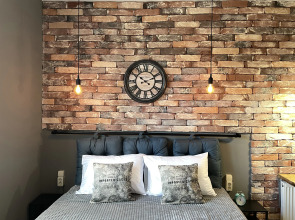 Апартаменты с Часами в Стиле Лофт