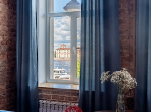 Апартаменты Лофт с Видом на Неву 3