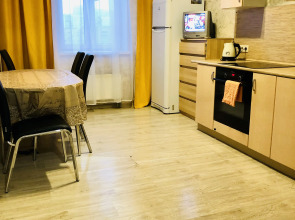 Апартаменты Шикарная двухкомнатная квартира с раздельными комнатами и балконом