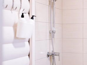 Частный дом у реки