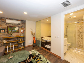 Отель The Marions Suite