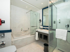 Edge Creekside Hotel