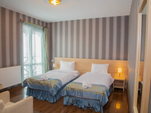 Отель Edelweiss Hotel