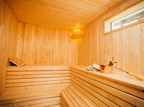 Частный дом у реки