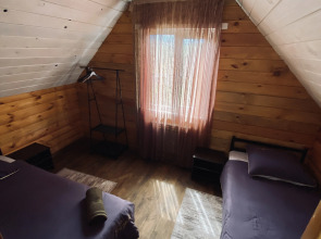 Гостевой дом Избушки guestHouse Маленькая