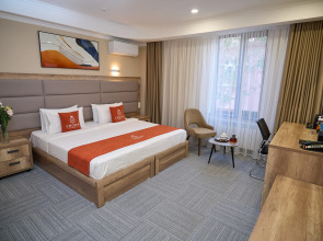 Отель Crown Hotel Bishkek