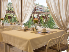 Отель Эвель