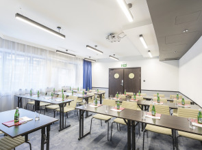 Отель Qubus Lodz