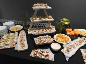 Отель Mona Plaza