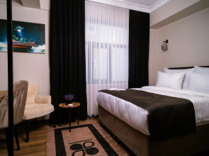 Отель Grand Clover