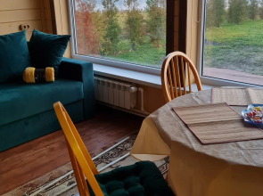 Semenyij Domik U Ozera V Karelii	