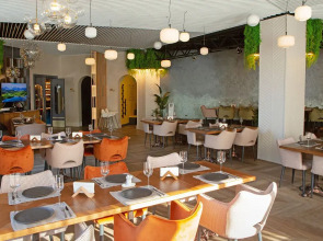 Апартаменты 4Кайф Kristall Apart с видом на море