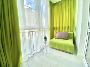 Апартаменты Студия Изумруд Apart Energy с Парящей Кроватью и Лоджией