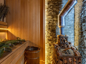 Частный дом с бaнeй на дpoвaх Harmony