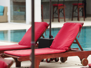 Отель Chom View