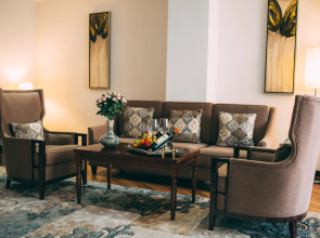 Отель Damas International